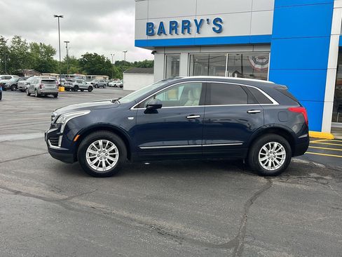 Used 2017 Cadillac XT5 FWD image 2