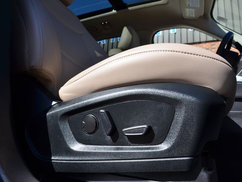 Used 2022 Ford Explorer XLT w/ Equipment Group 202A image 26