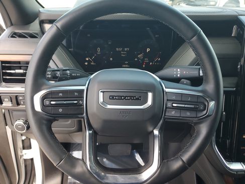 Used 2025 GMC Yukon Denali RWD image 28