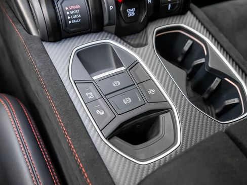 Used 2023 Lamborghini Urus Performante image 38