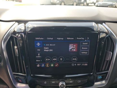 Used 2022 Chevrolet Traverse LT image 25