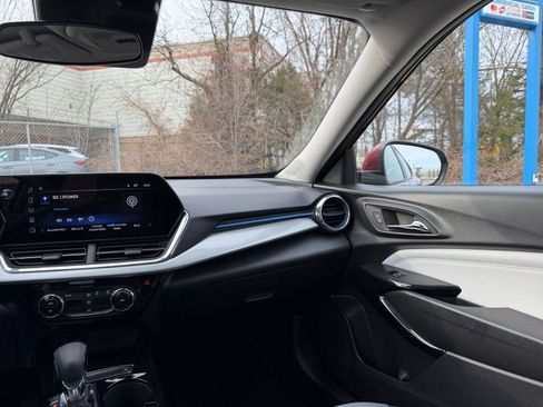 Used 2025 Chevrolet Trax LT image 33
