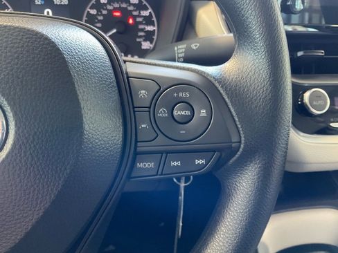 Used 2025 Toyota Corolla LE image 13