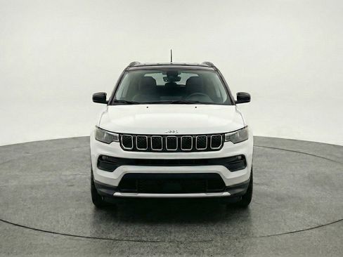 Used 2025 Jeep Compass Limited AWD/4WD image 2