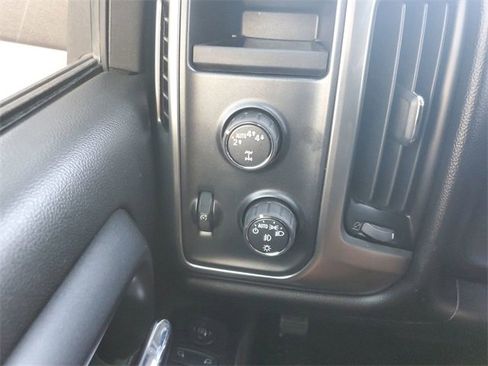 Certified 2018 Chevrolet Silverado 1500 LT w/ Texas Edition image 33