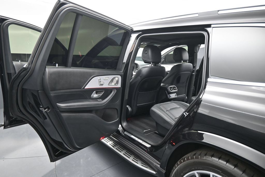 Used 2025 Mercedes-Benz GLS 63 AMG 4MATIC image 15