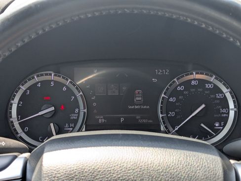 Used 2022 Toyota Highlander XLE AWD/4WD image 21