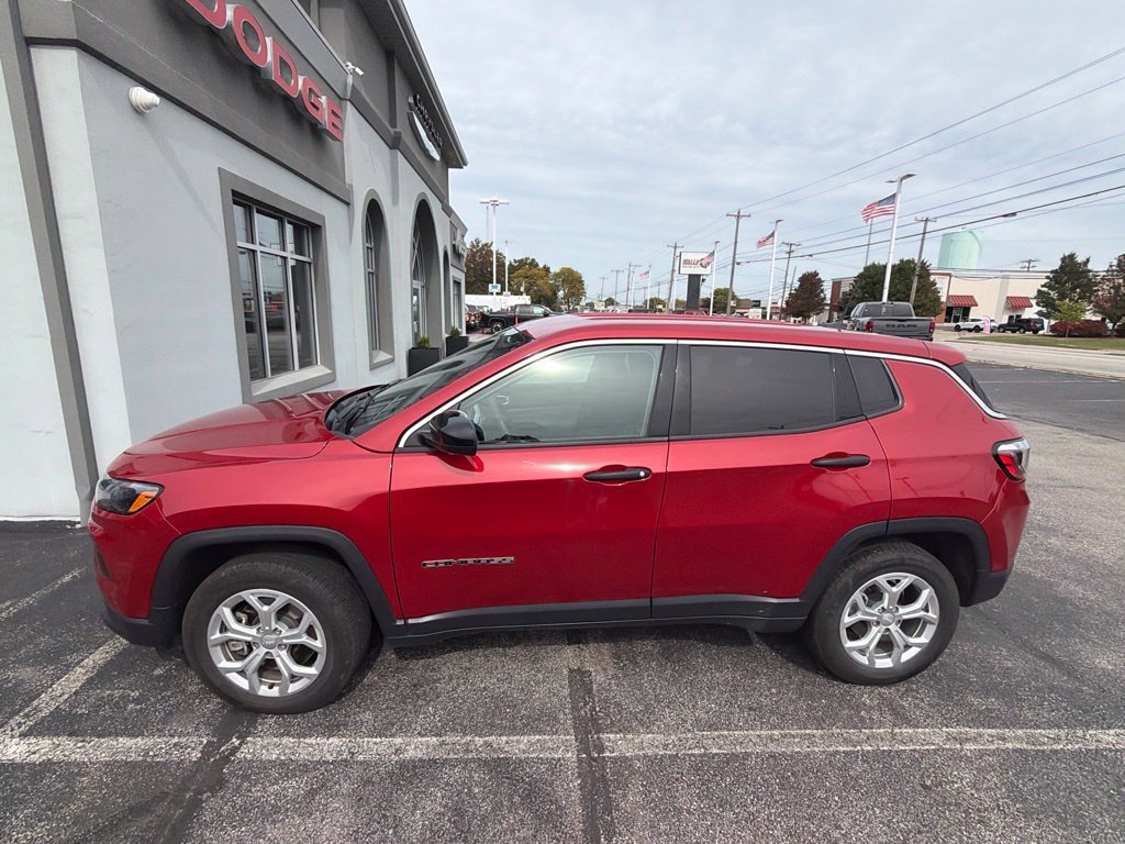 Used 2024 Jeep Compass Sport AWD/4WD image 5