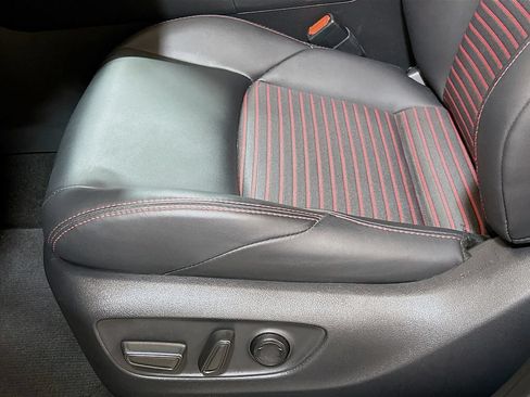Used 2025 Toyota RAV4 XSE AWD/4WD image 17