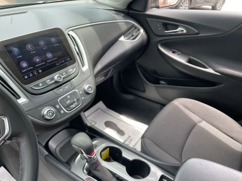 Used 2024 Chevrolet Malibu RS FWD image 17