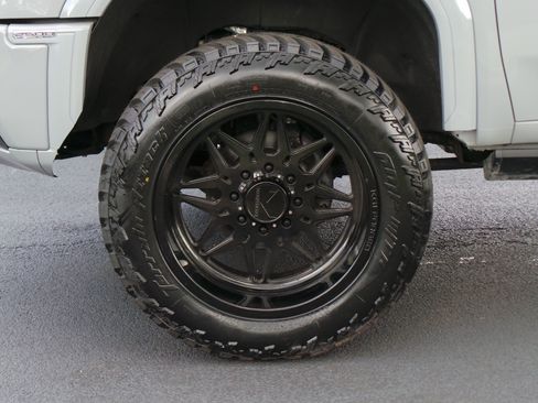 Used 2024 GMC Sierra 2500 AT4 w/ AT4 Premium Plus Package AWD/4WD image 6