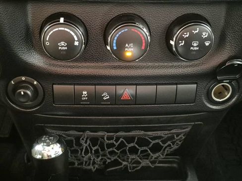 Used 2015 Jeep Wrangler Unlimited Sport w/ Quick Order Package 24S AWD/4WD image 20