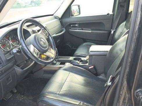 Used 2011 Jeep Liberty Limited Jet w/ Exterior Appearance Group AWD/4WD image 7