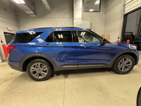 Used 2022 Ford Explorer XLT w/ Equipment Group 202A AWD/4WD image 8