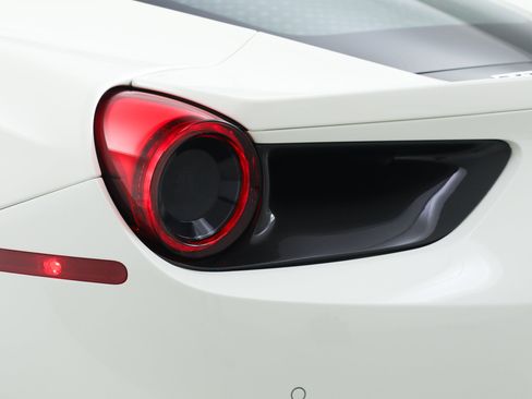 Used 2017 Ferrari 488 GTB RWD image 17
