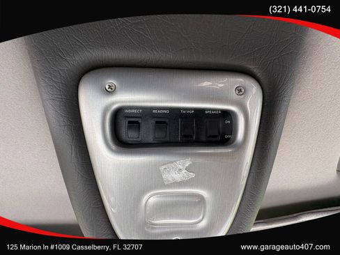 Used 2003 Ford E-150 and Econoline 150 Commercial Van 3D image 19