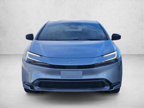 Used 2025 Toyota Prius XLE image 2