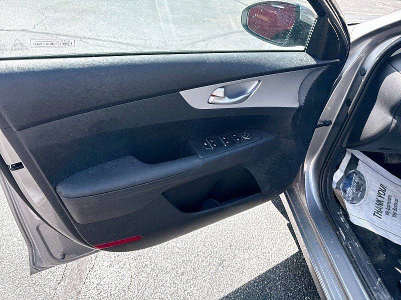 Used 2024 Kia Forte LXS w/ LXS Technology Package FWD image 17