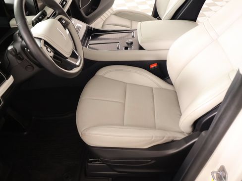 Used 2025 Lincoln Aviator 2WD image 11