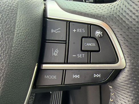 Used 2025 Toyota Sienna Platinum FWD image 23