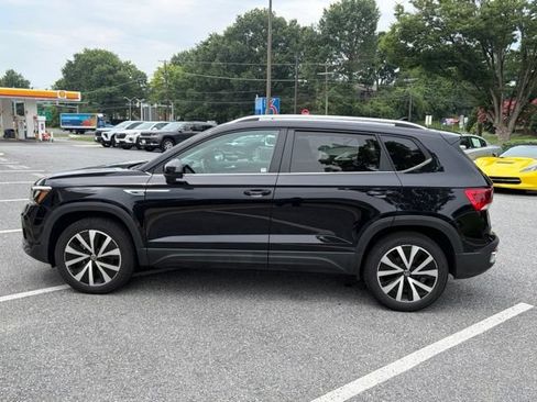 Used 2022 Volkswagen Taos SE FWD image 4