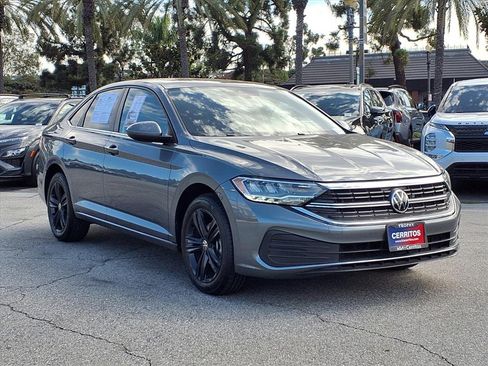 Used 2023 Volkswagen Jetta SE image 7