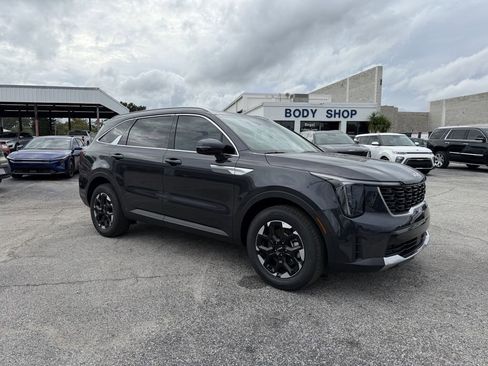 New 2026 Kia Sorento S image 3