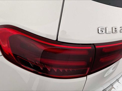 New 2025 Mercedes-Benz GLB 250 4MATIC image 6