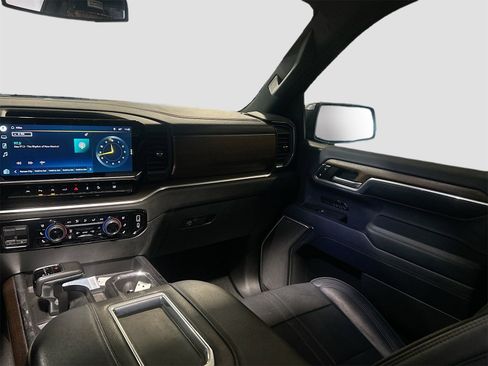 Used 2022 Chevrolet Silverado 1500 High Country w/ Z71 Off-Road Package image 24