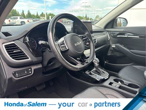 Used 2022 Kia Seltos SX AWD/4WD image 2