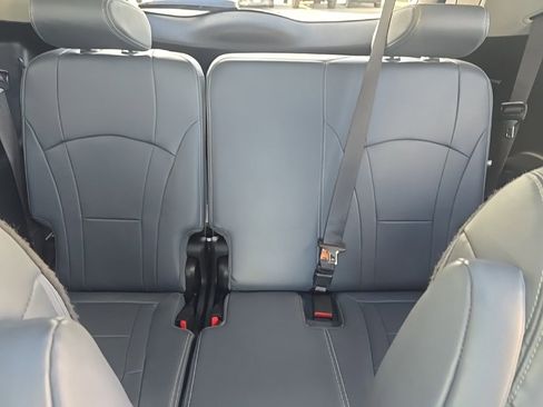 Used 2020 Buick Enclave Essence w/ Sound and Sites Package image 19