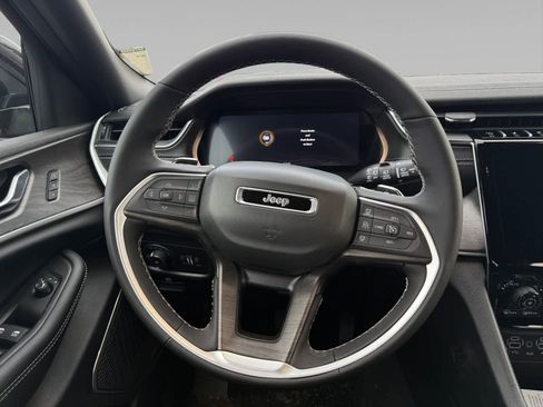 New 2025 Jeep Grand Cherokee L Limited w/ Black Appearance Package AWD/4WD image 12