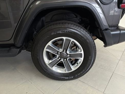 Used 2020 Jeep Wrangler Unlimited Sahara image 8