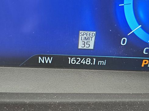 Used 2023 Ford Explorer King Ranch w/ Premium Technology Package image 15