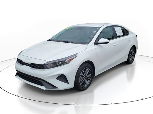 Used 2024 Kia Forte LXS FWD image 3