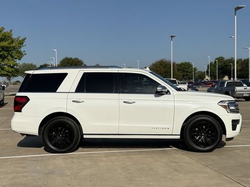 Used 2022 Ford Expedition Platinum RWD image 3