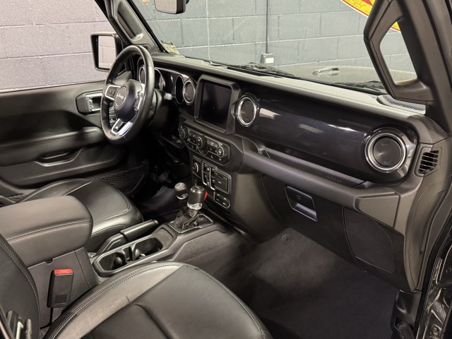 Used 2023 Jeep Wrangler Unlimited Sahara AWD/4WD image 19