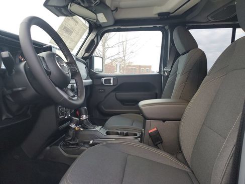 New 2025 Jeep Gladiator Sport AWD/4WD image 16