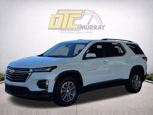 Used 2023 Chevrolet Traverse LT FWD image 2