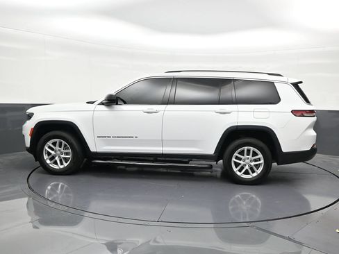 Used 2022 Jeep Grand Cherokee L Laredo w/ Luxury Tech Group I RWD image 2