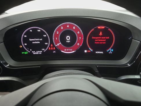 Used 2024 Porsche Cayenne image 16