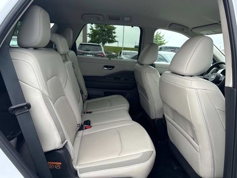 Used 2025 Nissan Pathfinder SL AWD/4WD image 14