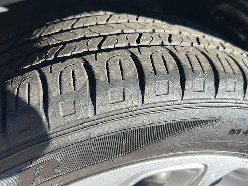 Used 2022 Chevrolet Bolt EUV LT w/ Comfort Package image 26