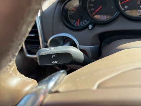 Used 2014 Porsche Cayenne Turbo S image 17