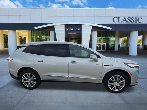 Used 2022 Buick Enclave Premium FWD image 9
