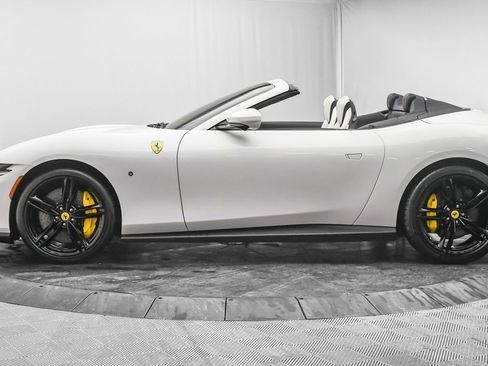 Used 2024 Ferrari Roma Spider image 5