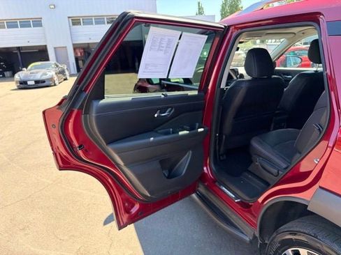 Used 2024 Nissan Pathfinder Platinum w/ Lighting Package (N93) AWD/4WD image 25