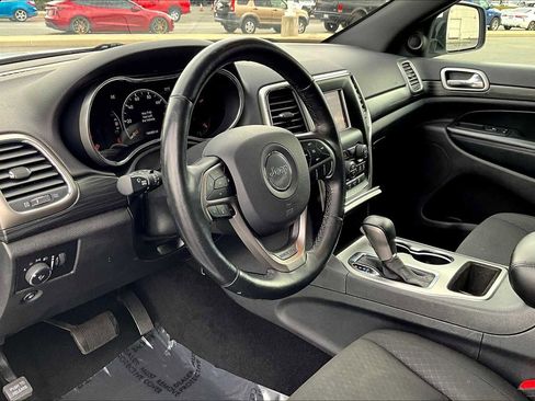 Used 2019 Jeep Grand Cherokee Laredo w/ Security & Convenience Group image 17