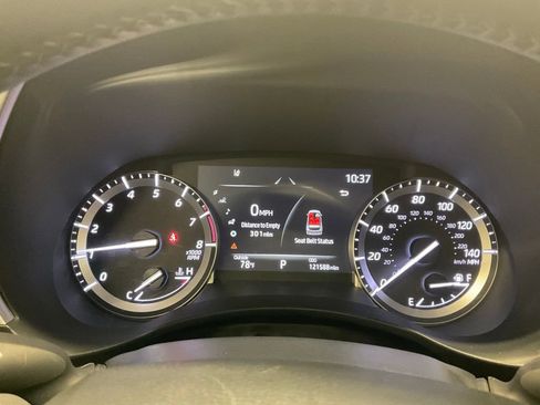 Used 2022 Toyota Highlander XLE AWD/4WD image 2