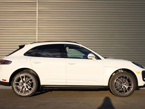 New 2026 Porsche Macan image 8